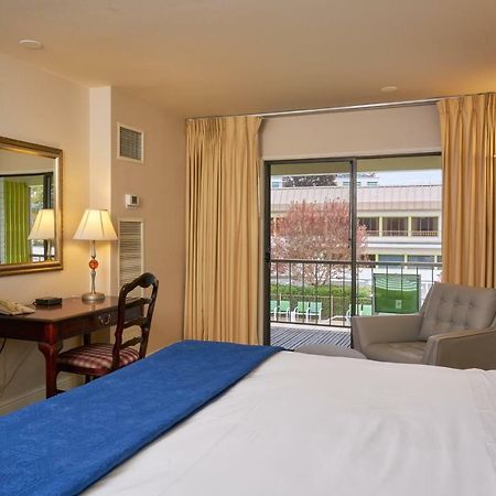 Inn At The Commons เมดฟอร์ด ภายนอก รูปภาพ