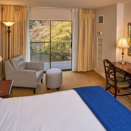 Inn At The Commons เมดฟอร์ด ภายนอก รูปภาพ