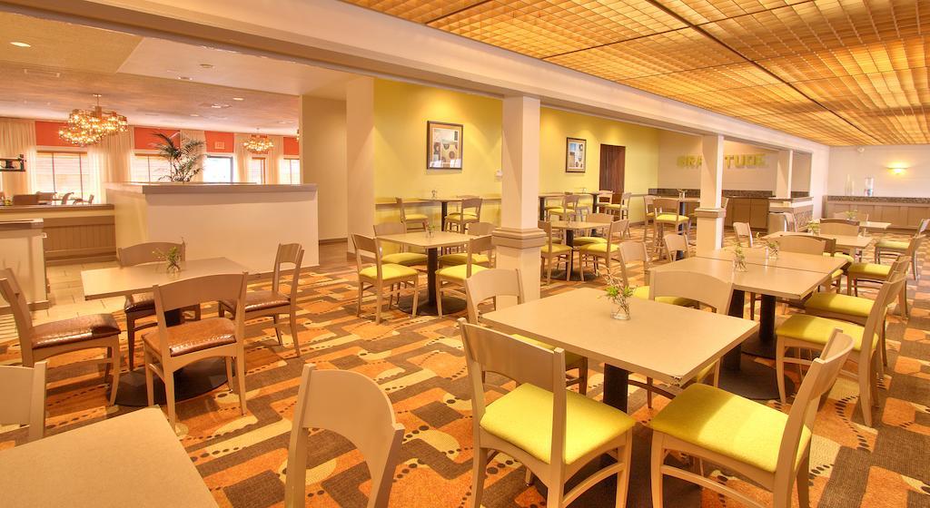 Inn At The Commons เมดฟอร์ด ภายนอก รูปภาพ