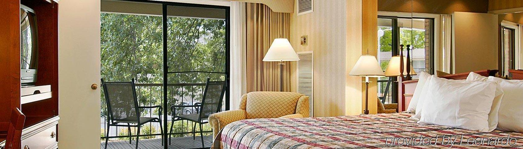 Inn At The Commons เมดฟอร์ด ภายนอก รูปภาพ
