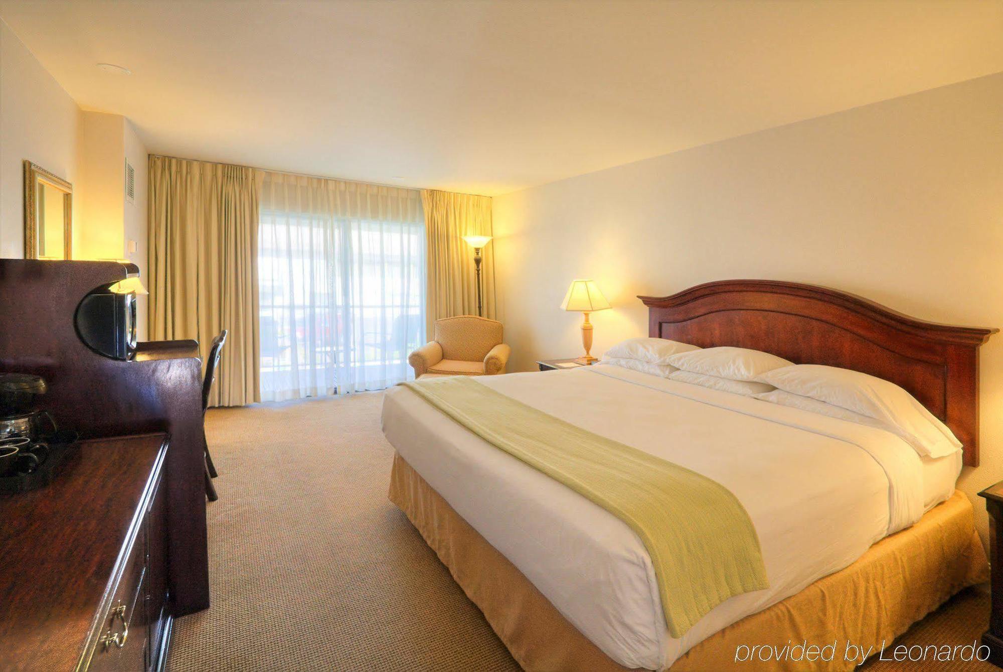 Inn At The Commons เมดฟอร์ด ภายนอก รูปภาพ