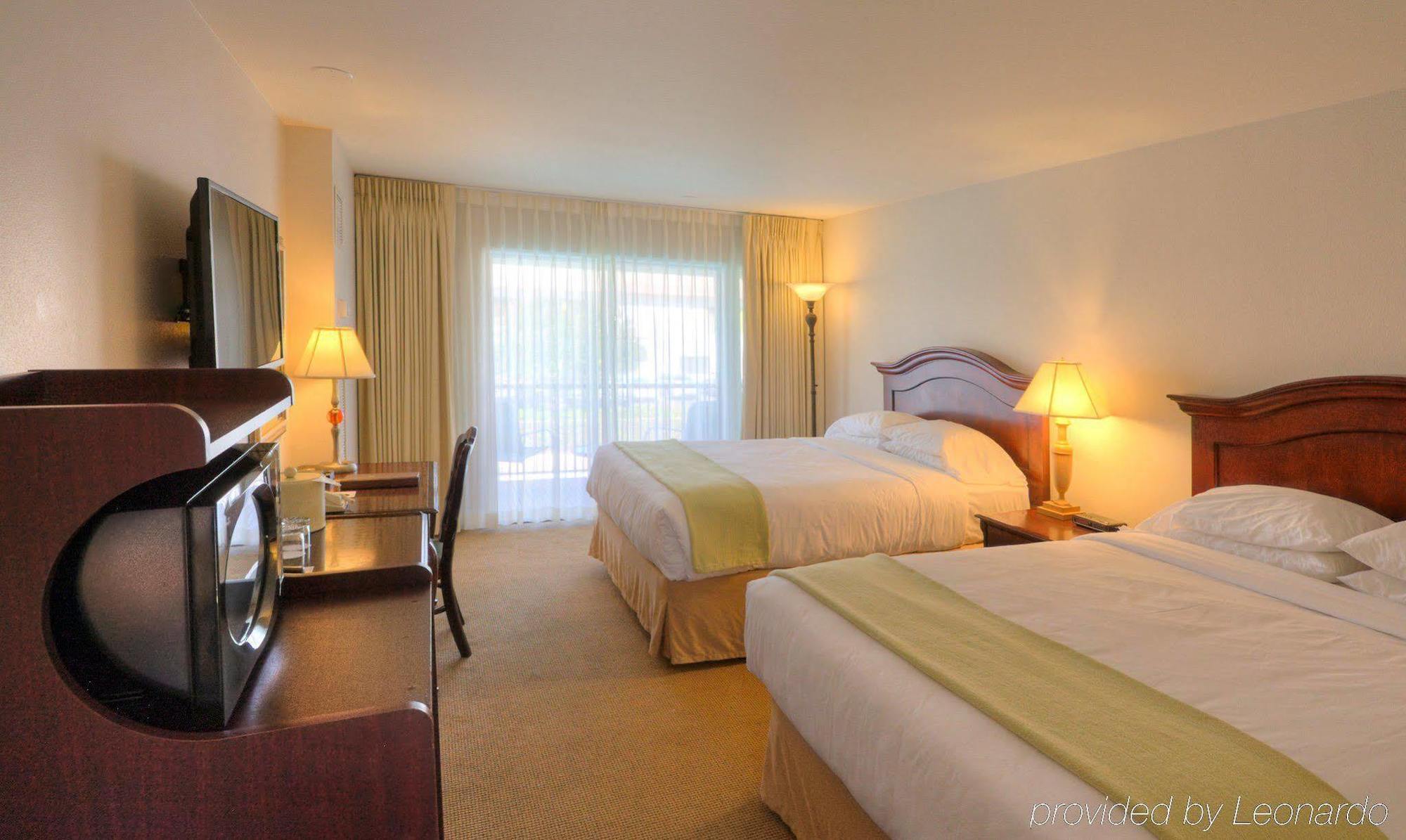 Inn At The Commons เมดฟอร์ด ภายนอก รูปภาพ