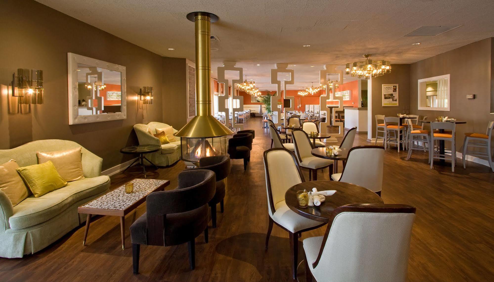 Inn At The Commons เมดฟอร์ด ภายนอก รูปภาพ