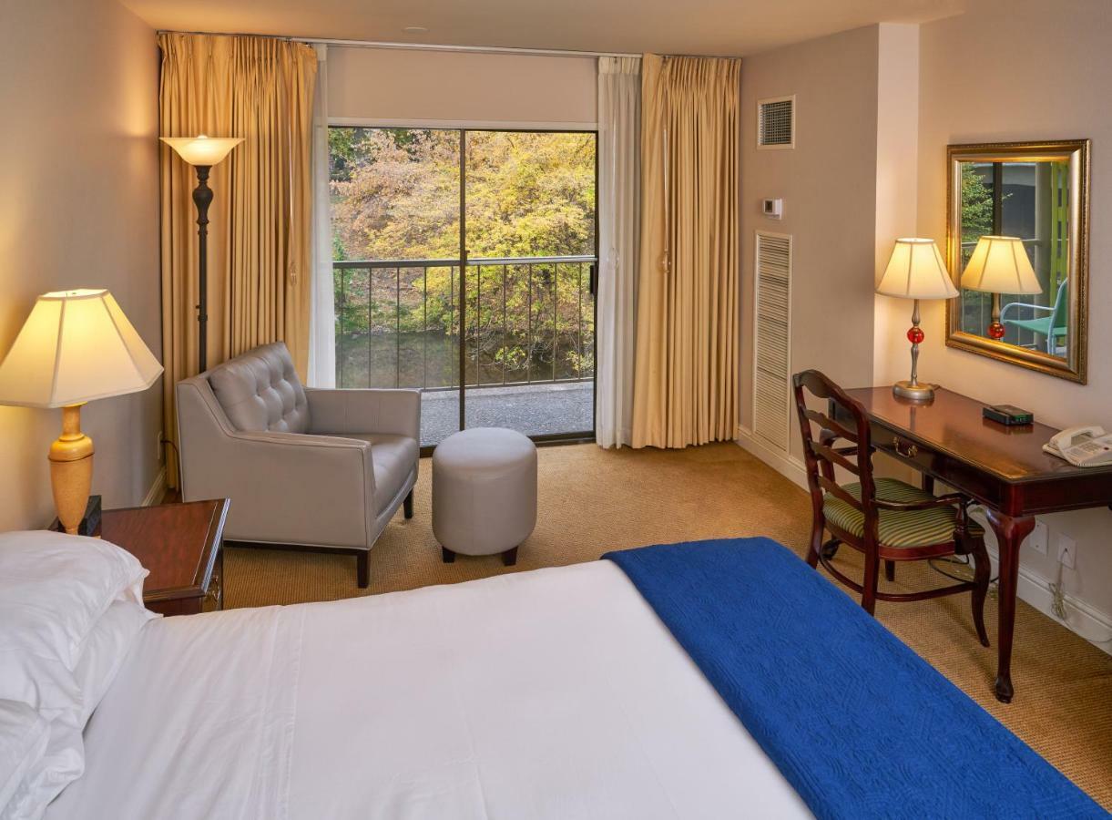 Inn At The Commons เมดฟอร์ด ภายนอก รูปภาพ