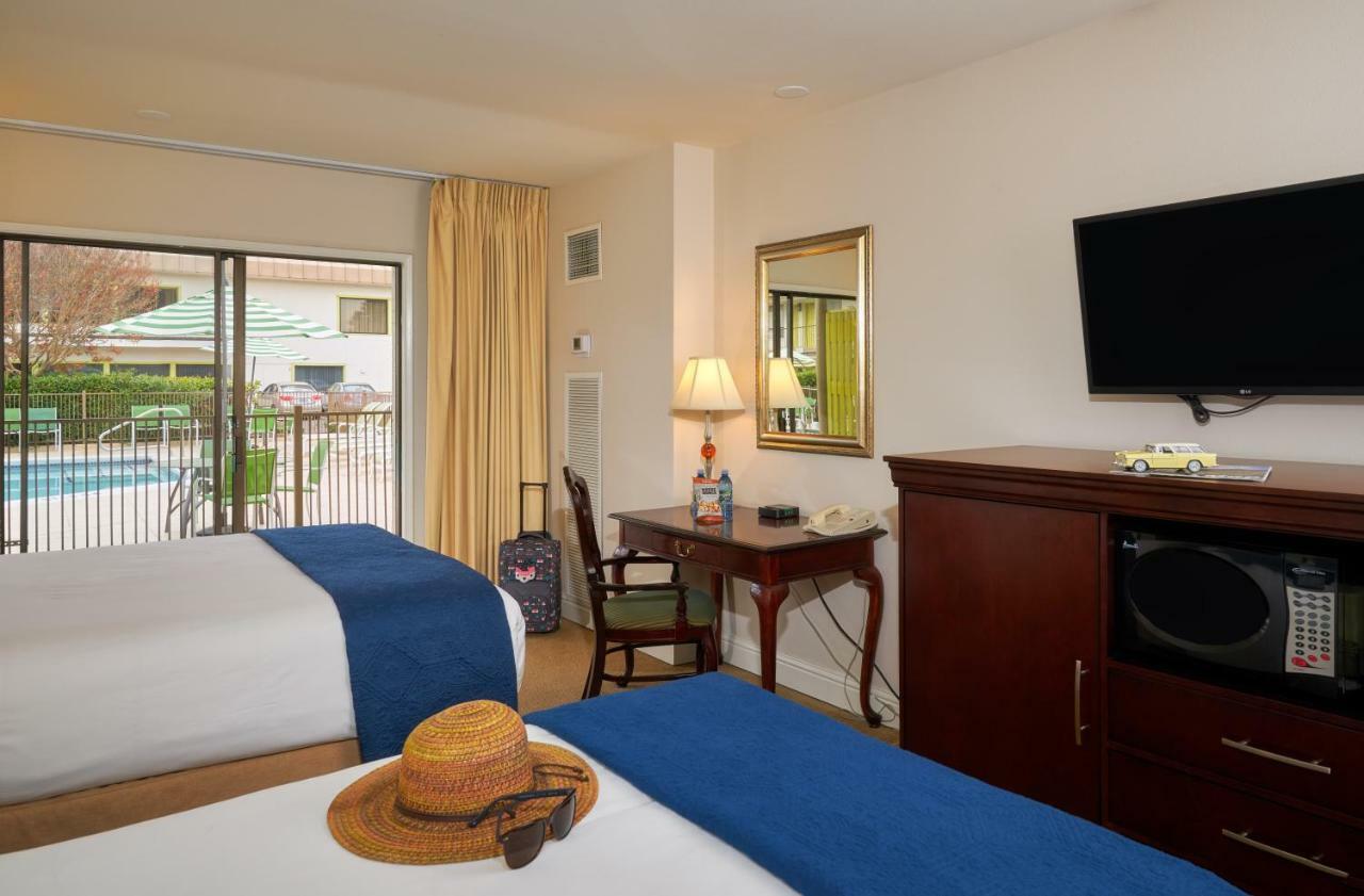 Inn At The Commons เมดฟอร์ด ภายนอก รูปภาพ